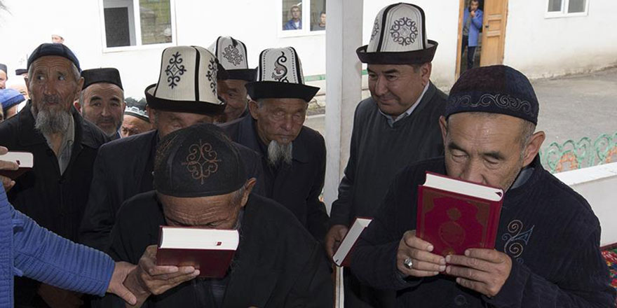 Kırgızistan'da 10 bin Kur'an-ı Kerim sevinci