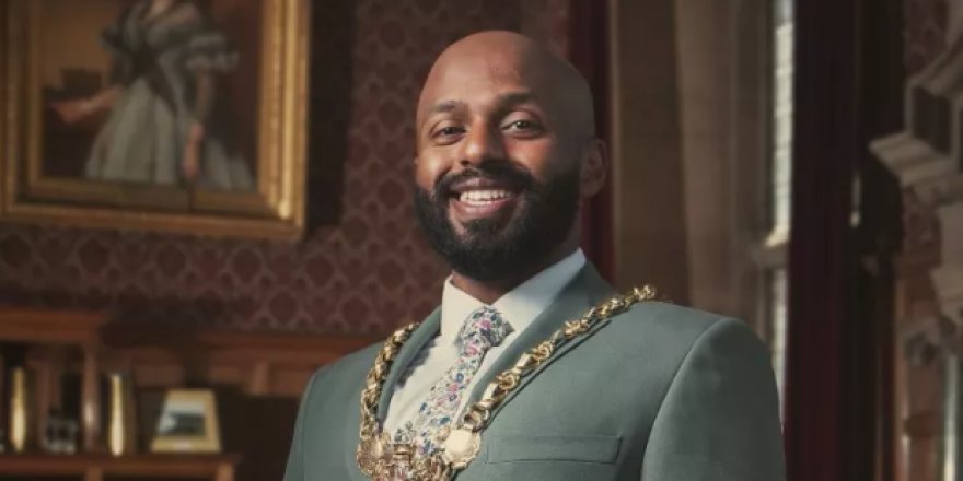 28 yaşında belediye başkanı olan Müslüman çok seviliyor