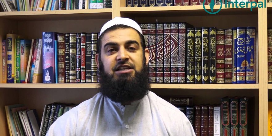 Bir Ramazan geleneği: İmam en saçma soruları cevaplıyor