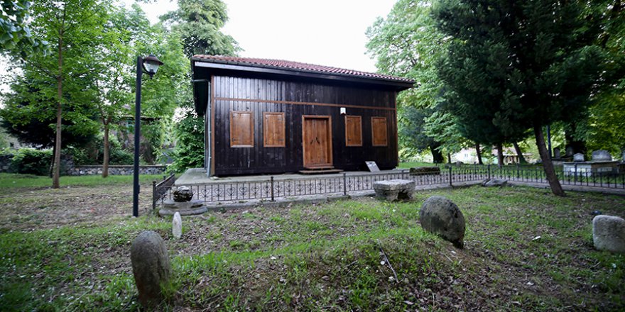 Tarihi 'çivisiz' camiler ziyaretçilerini etkiliyor