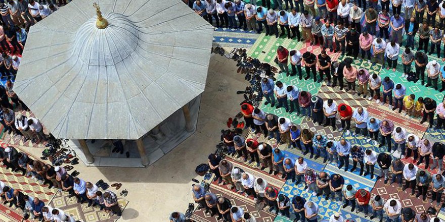 Ramazanın ilk cuma namazında Filistinliler için dua