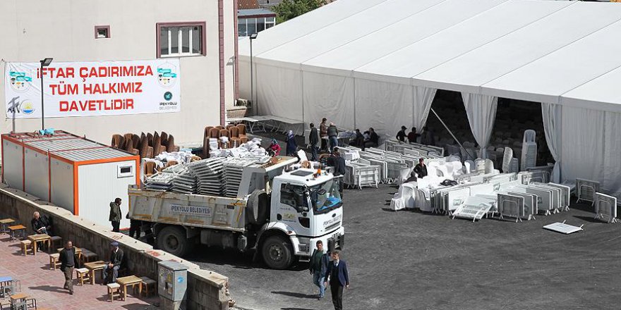Görevlendirme yapılan belediyeler halkla iftarda buluşuyor