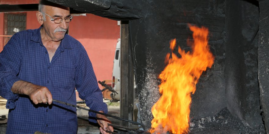 Selahattin usta mesleğini evlatlarıyla yaşatıyor