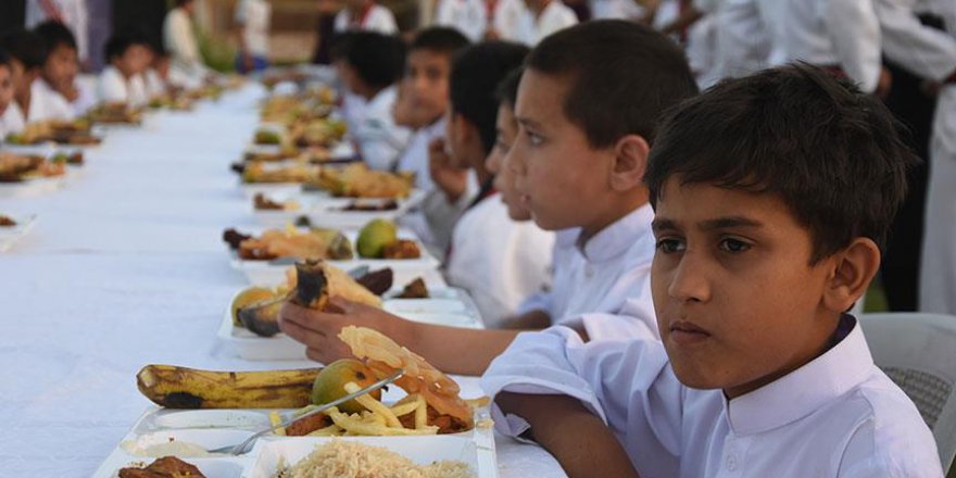 TİKA sofrasında yetimler iftar yaptı