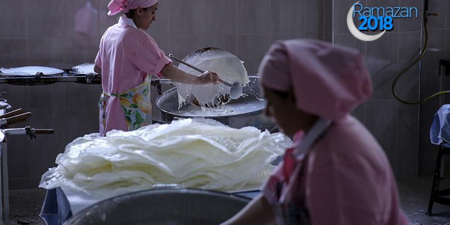 Güllaç üreticileri Ramazan'da yoğunluk yaşıyor