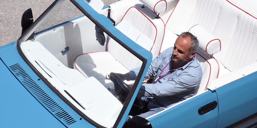 Hurda aracı spor otomobile dönüştürdüler