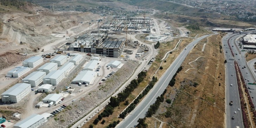 İzmir’in en büyük hastanesi bir yıl erken açılacak