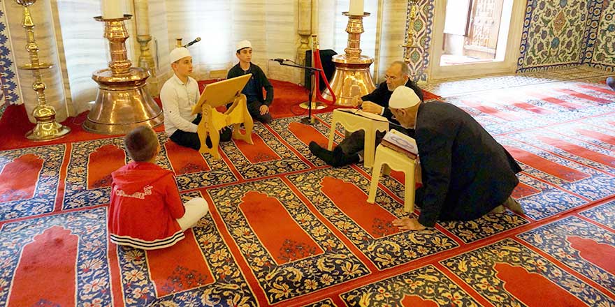 Selimiye'nin genç hafızları mukabele geleneğini sürdürüyor