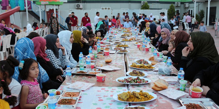 Hatay'daki Suriyeli yetimler iftarda buluştu