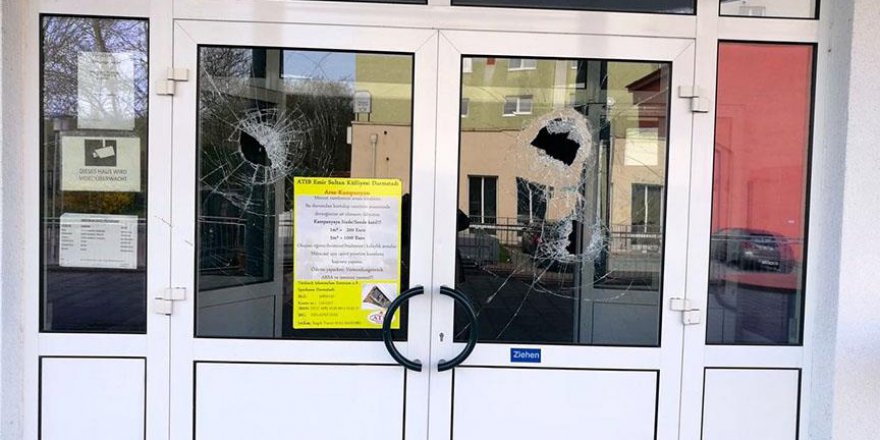 Berlin'deki Camiye çirkin saldırı