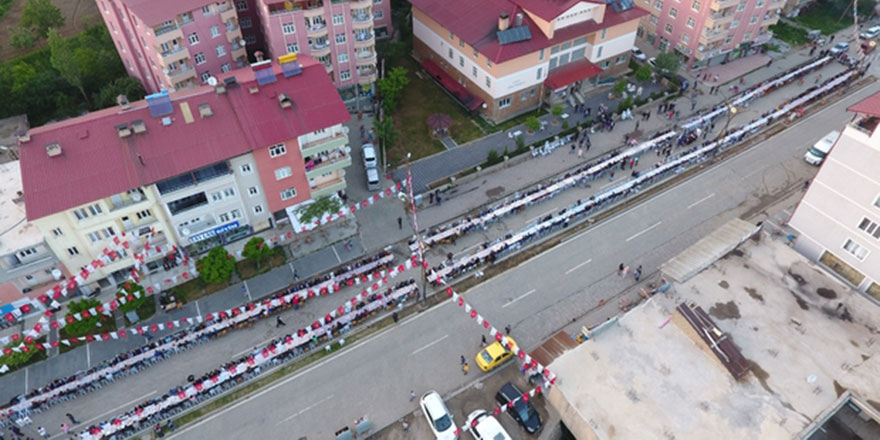 Hizan’da dev iftar: Said Nursi'nin şehrinde olduğumdan dolayı gurur duyuyorum