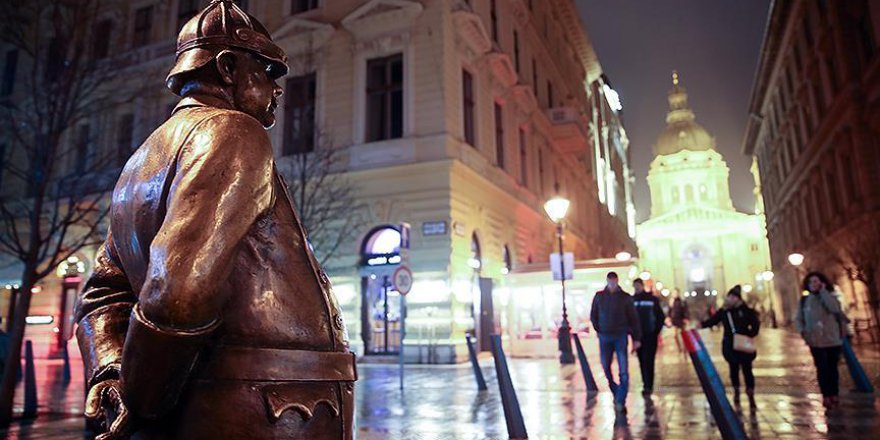 Başörtüsüne rol gereği bile tahammülleri yok