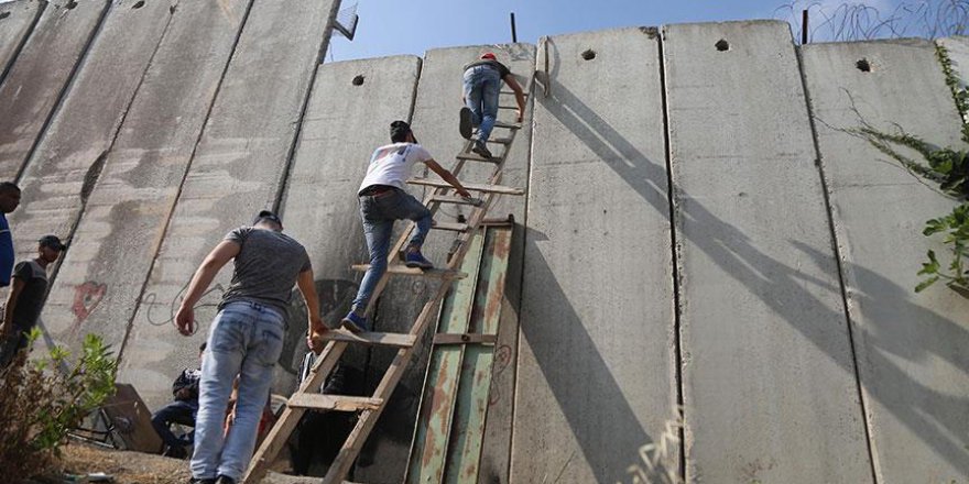 Aksa'da namaz kılmak için zorlu yolculuk