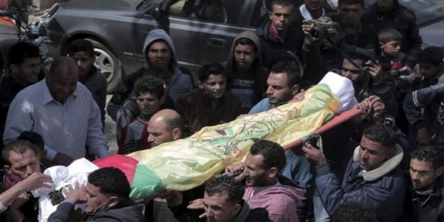 Gazzeliler bir şehidi daha son yolculuğuna uğurladı