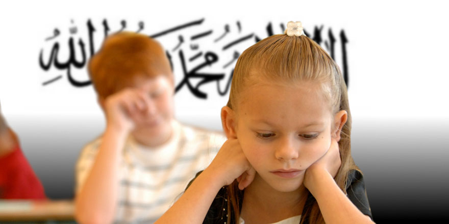 Öğretmen öğrencilere 'Şehadet' getirtti, veliler olay çıkardı