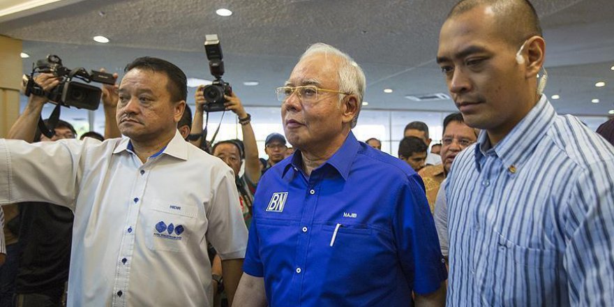 Eski Malezya Başbakanını aklayan başsavcı görevden alındı