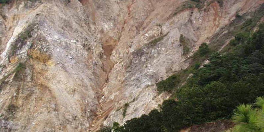 Hindistan'da toprak kayması