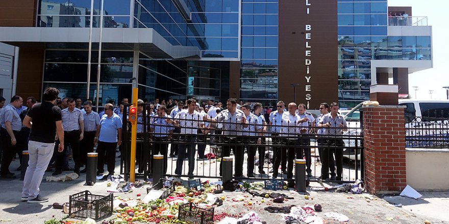 İzmir'de pazarcıların belediye isyanı