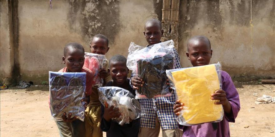 Nijeryalı yetimlerin yüzünü Türkiye güldürdü