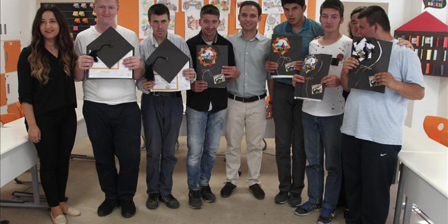 Engelli öğrencilerin karne heyecanı