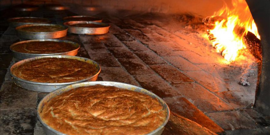 Aksaray'a özgü tahinli pide Ramazan sofralarını süslüyor