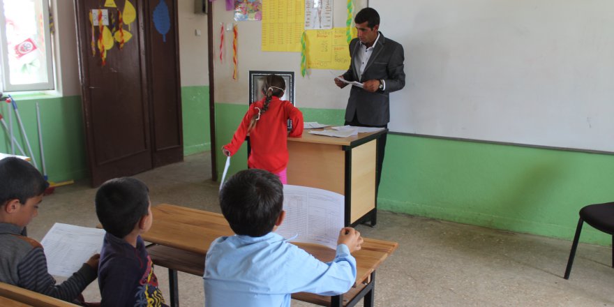 Şehit öğretmenin okulunda buruk karne sevinci