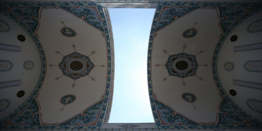 Kubbesi açılan Safa Camii'ne yoğun ilgi