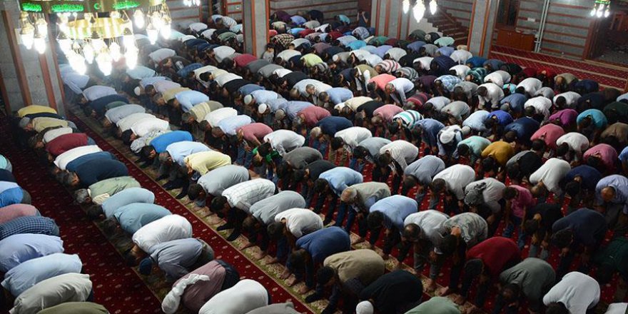 'Peygamberler şehri'nde vatandaşlar camilere akın etti