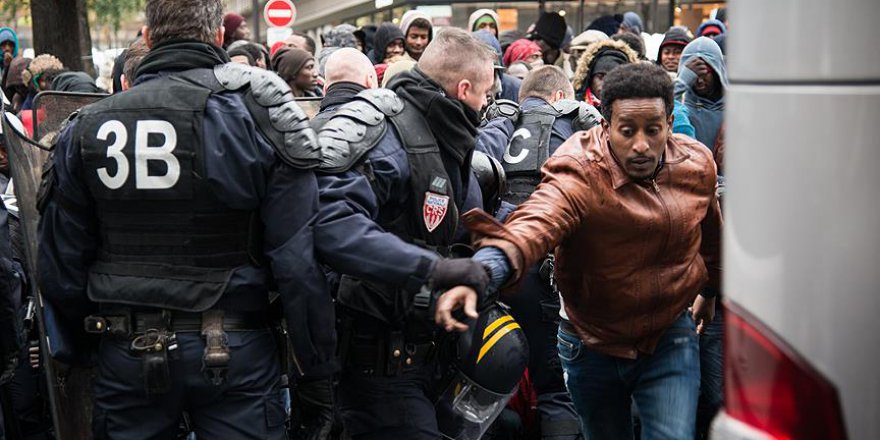 Fransa'da sığınmacı kampına tahliye operasyonu