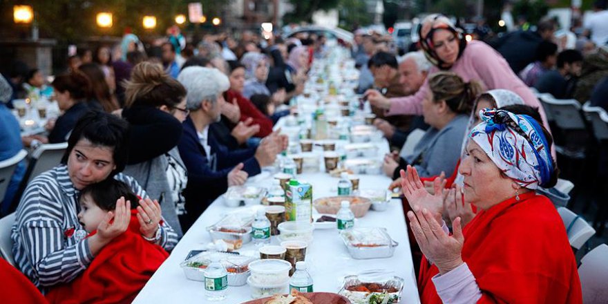 Amerikalı Müslümanlar sokak iftarında buluştu