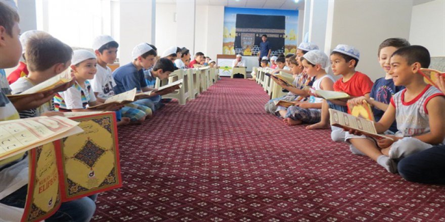 Yaz Kur'an kursları için kamu spotu