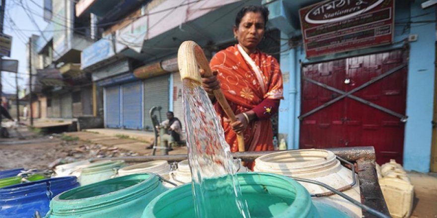 Hindistan’da yaklaşık 600 milyon kişi su sıkıntısı çekiyor