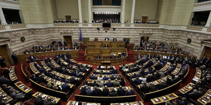 Yunanistan'da milletvekili meclis kürsüsünden "darbe" çağrısı yaptı