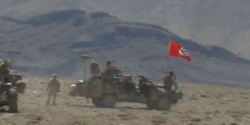 Avusturyalı askerlerden 'NAZİ' bayraklı devriye
