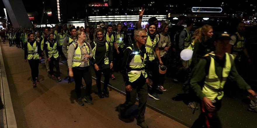 Aydın'da yolcu otobüsü devrildi