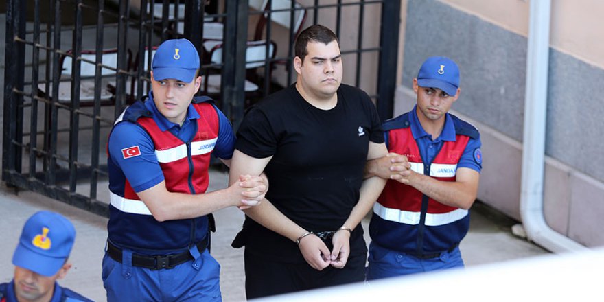 Yunan askerlerin tutukluluğu sürecek