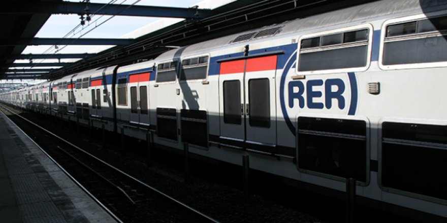 Banliyö treninde doğan bebeğe 25 yıl ücretsiz seyahat hediyesi