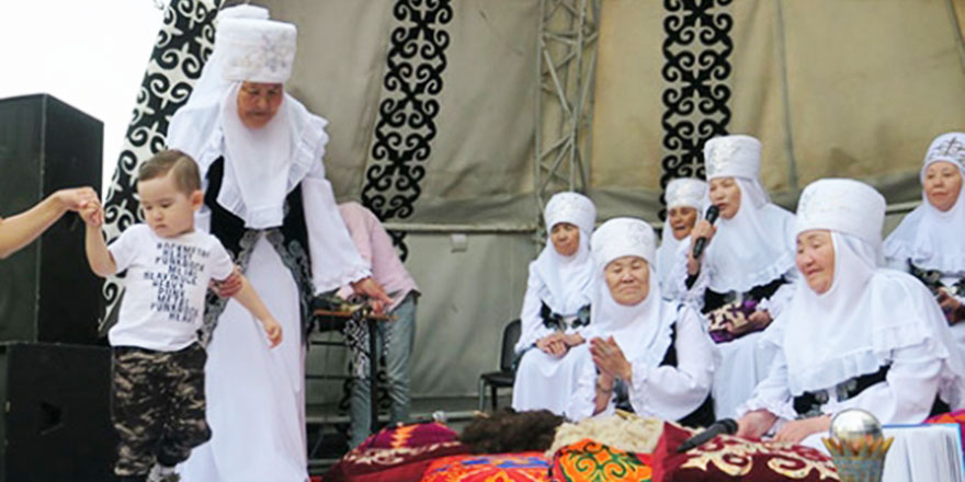 Allah korusun duasıyla 'ilk adım töreni'ni nineler yapıyor