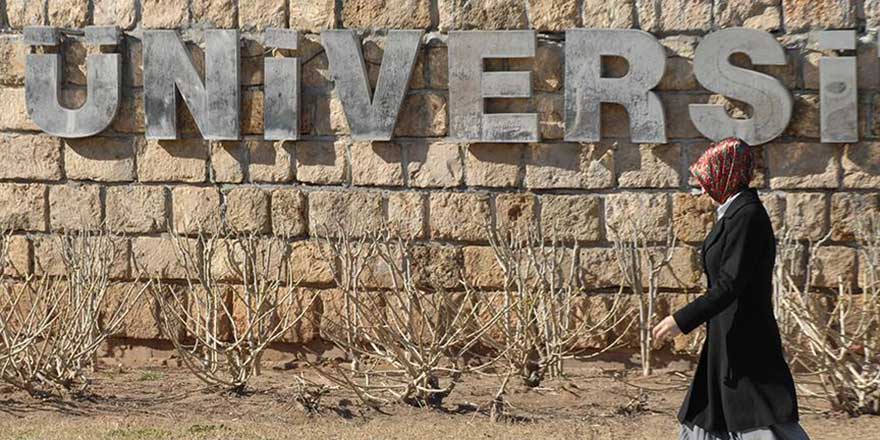 Kıbrıs'ta başörtülü öğrencilerin diplomaları onaylandı