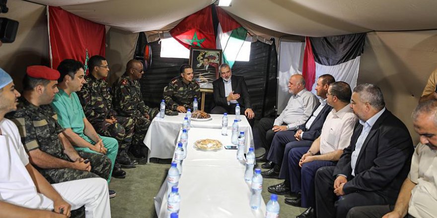 Heniyye Gazze'deki sahra hastanesini ziyaret etti