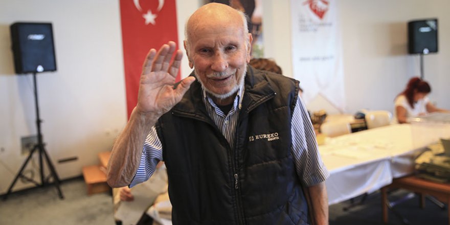 Huzurevlerinde oylarını kullandılar