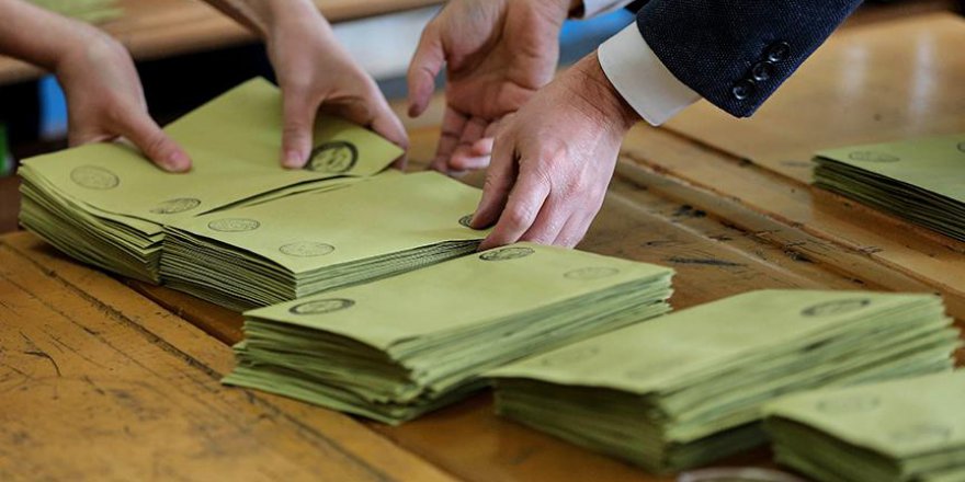 Oy verme işlemi bitti, oylar sayılıyor