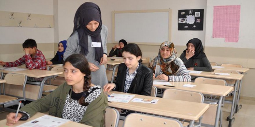 30 bini aşkın öğretmen öğrencilerin doğru lise tercih etmesi için görevde