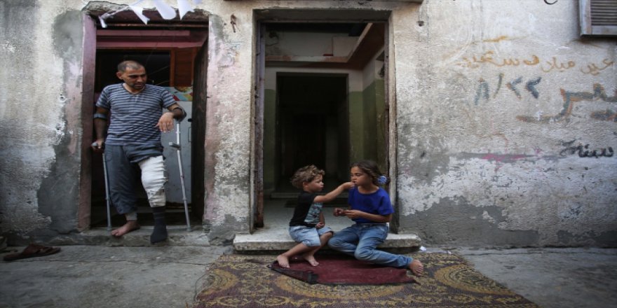 Barışçıl gösterilerde İsrail tarafından yaralanmasına rağmen görev başı yaptı