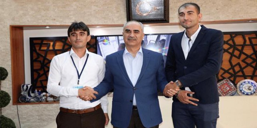 Sivas'ta kahraman şoförlere altın verildi