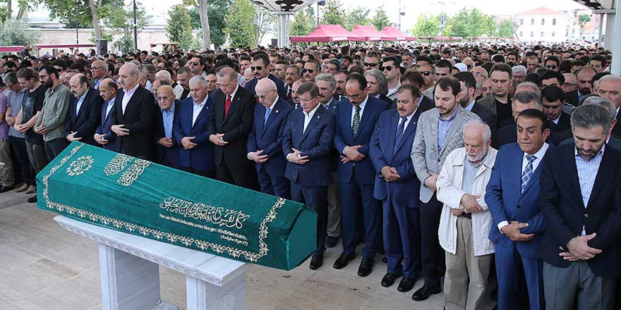 Prof. Dr. Fuat Sezgin dualarla ebediyete uğurlandı