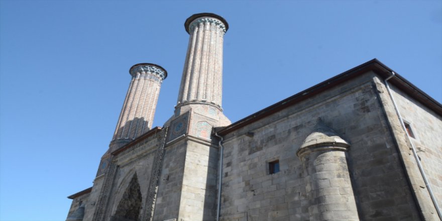 Erzurum'da Çifte Minareli Medrese doldu taştı
