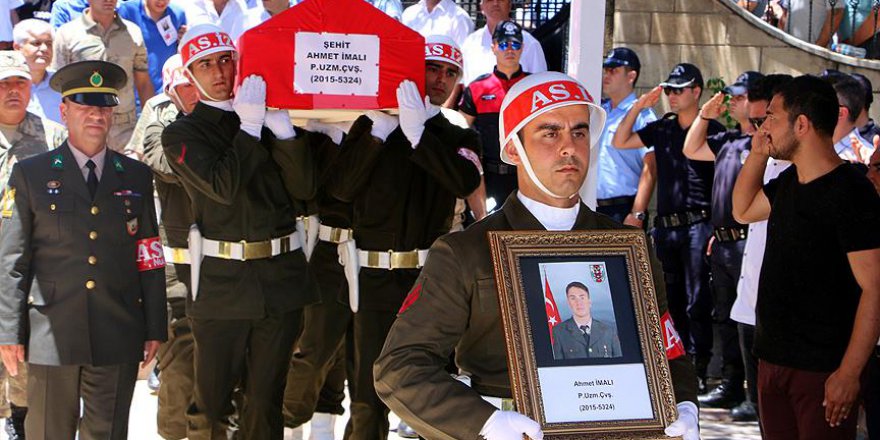 Hakkari'de şehit olan uzman çavuşun cenazesi toprağa verildi