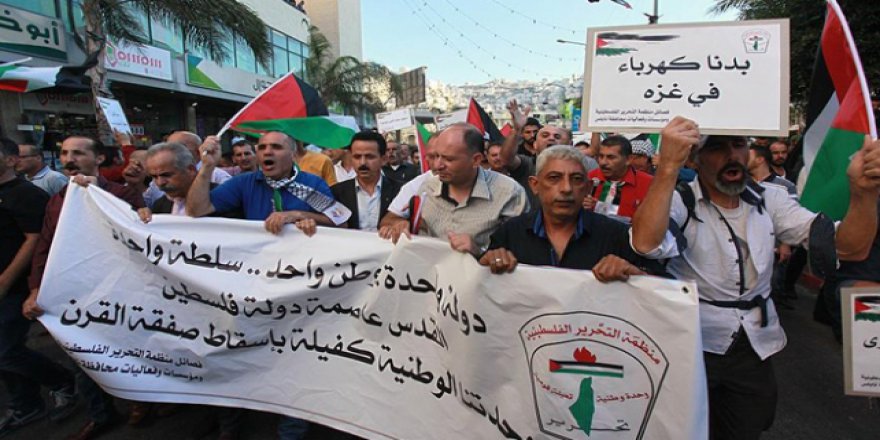 Filistinliler Gazze için sokaklarda