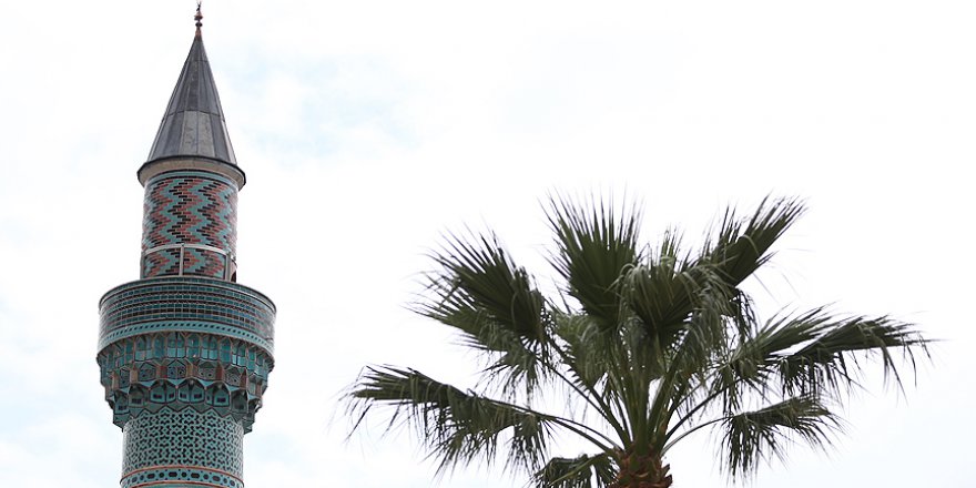 12 bin parça çinili minare yıllara meydan okuyor